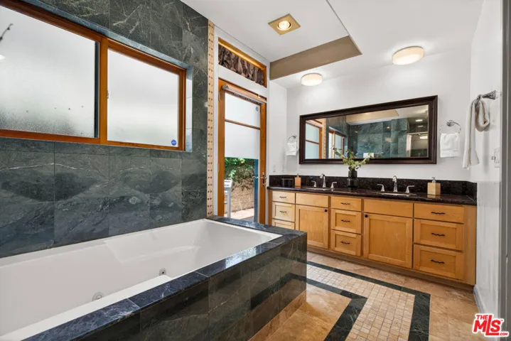 2411 4th Street 2, Santa Monica, California 90405