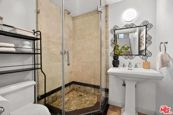 2411 4th Street 2, Santa Monica, California 90405