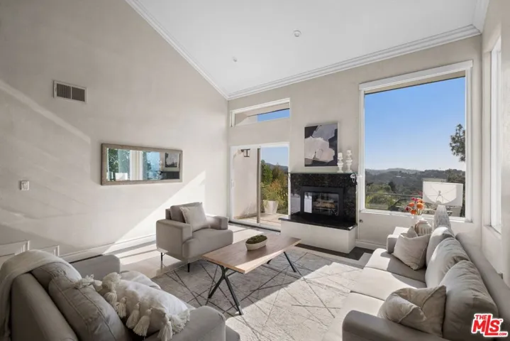 4927 Alatar Drive, Woodland Hills, California 91364