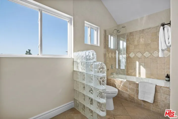4927 Alatar Drive, Woodland Hills, California 91364
