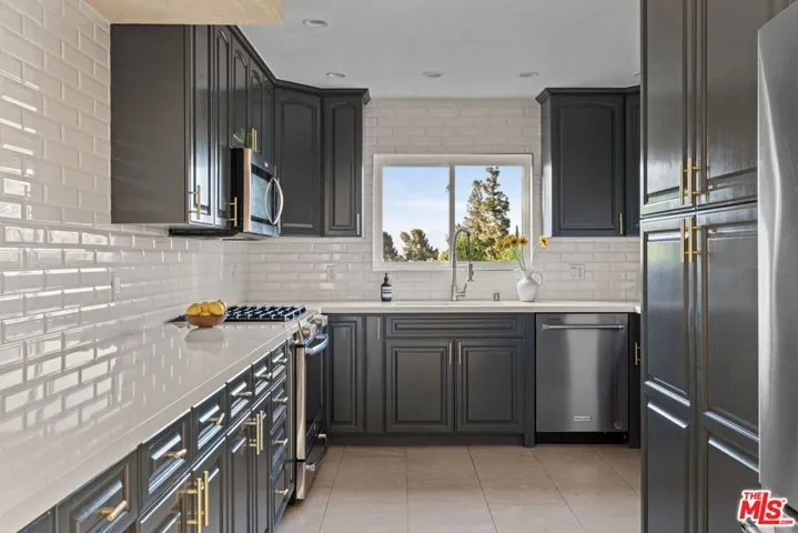 4927 Alatar Drive, Woodland Hills, California 91364