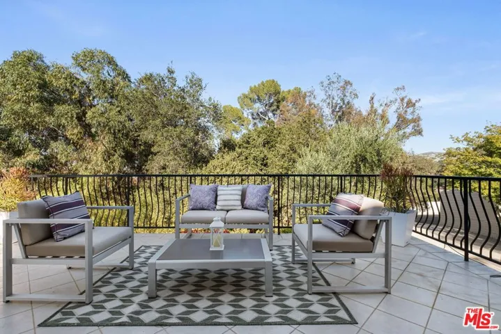 4927 Alatar Drive, Woodland Hills, California 91364