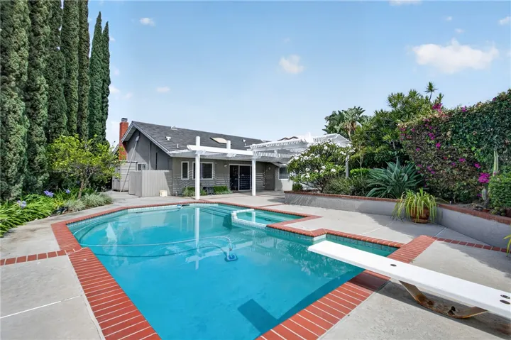 10 E Trenton, Irvine, California 92620