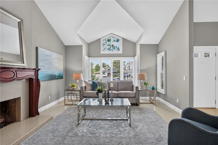 10 E Trenton, Irvine, California 92620
