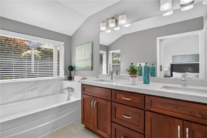 10 E Trenton, Irvine, California 92620