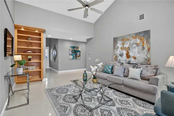 10 E Trenton, Irvine, California 92620