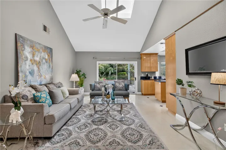 10 E Trenton, Irvine, California 92620