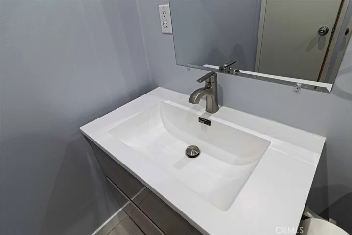 MASTER BEDROOM BATHROOM.