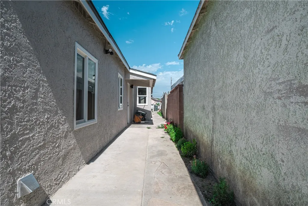 16213 S Thorson, Compton, California 90221 — photo 4
