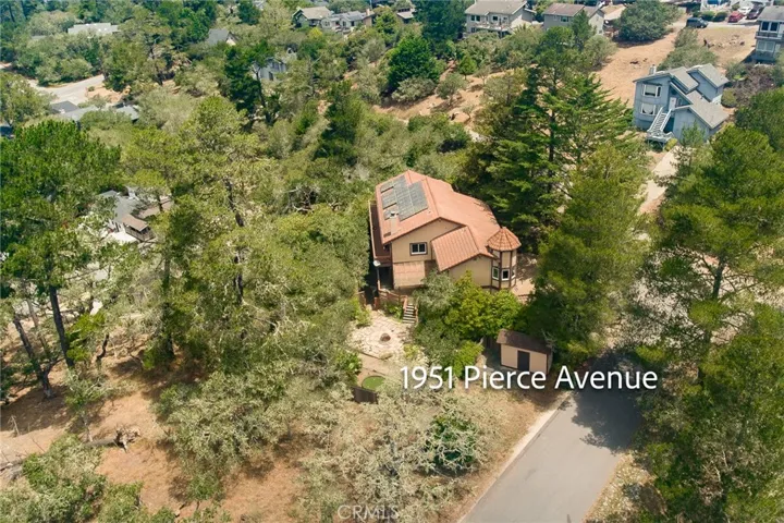 11,980± sq. ft. lot with vacant lots to the west, enhancing privacy and open space