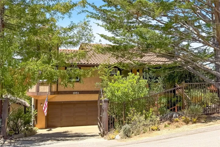 Special property on Lodge Hill! Don't miss it!