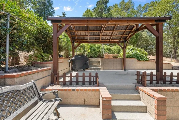 298 Weisshorn, Crestline, California 92325
