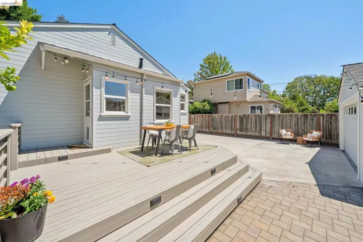 264 Marlow Drive, Oakland, California 94605