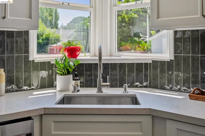 264 Marlow Drive, Oakland, California 94605