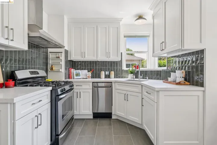 264 Marlow Drive, Oakland, California 94605