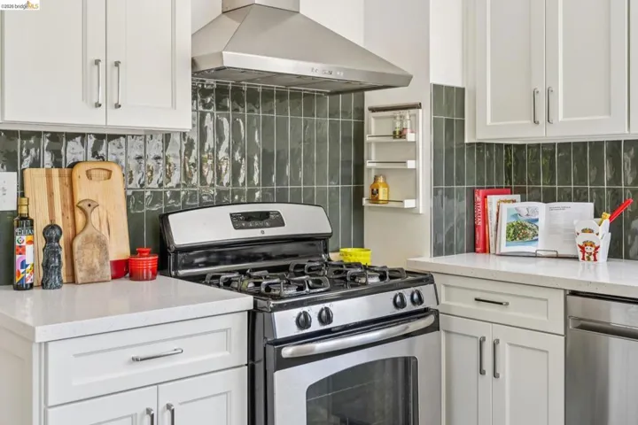264 Marlow Drive, Oakland, California 94605