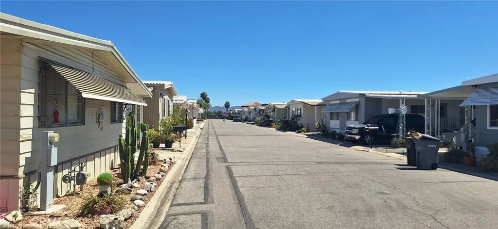 1895 W Devonshire 44, Hemet, California 92545