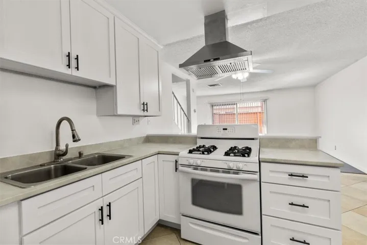 7033 Stewart And Gray Road 24, Downey, California 90240
