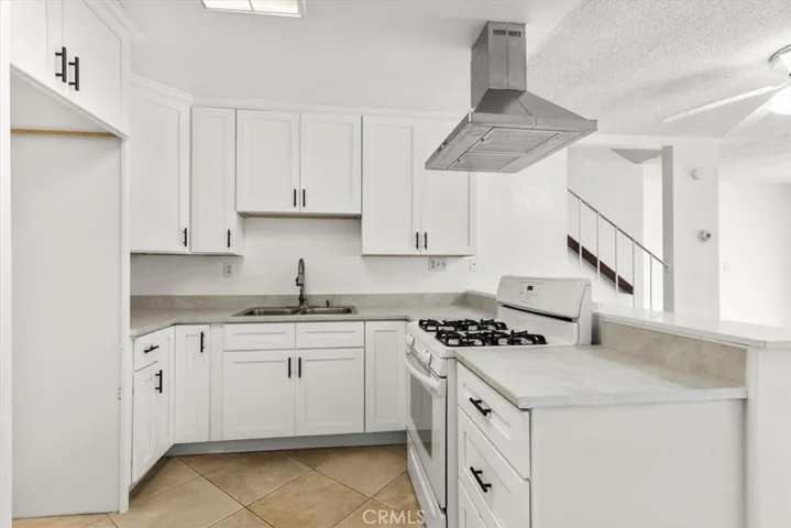 7033 Stewart And Gray Road 24, Downey, California 90240