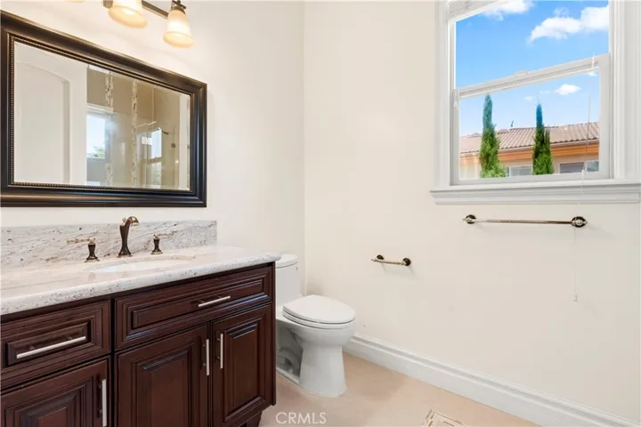 Upstair Room bathroom 2