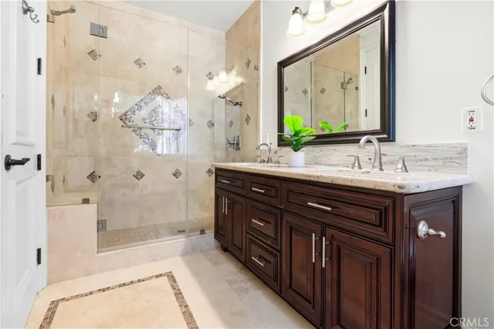Fist floor Bathroom 2