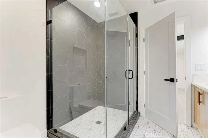 5515 Hermitage, Valley Village, California 91607