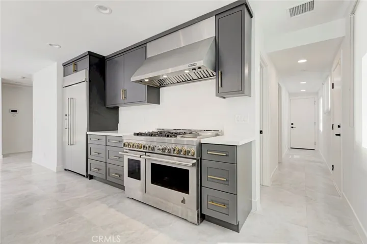 5515 Hermitage, Valley Village, California 91607