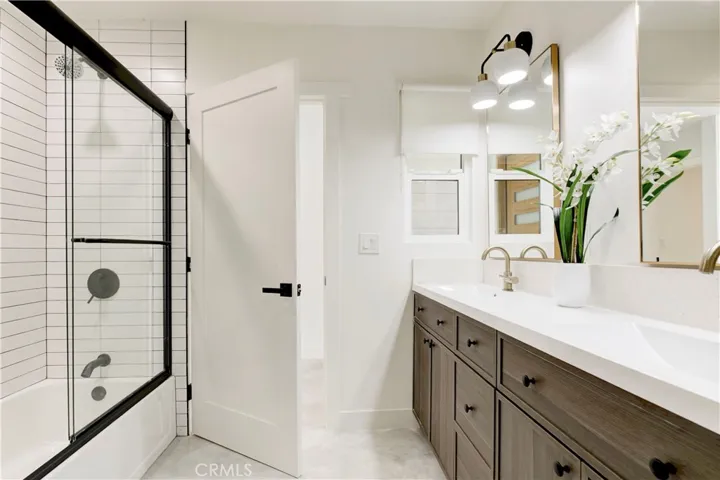 5515 Hermitage, Valley Village, California 91607