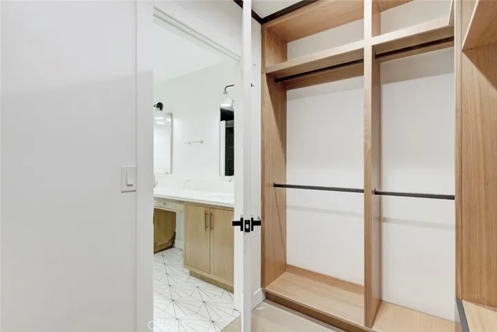 5515 Hermitage, Valley Village, California 91607