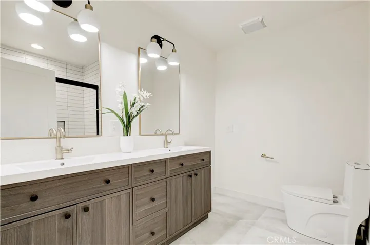 5515 Hermitage, Valley Village, California 91607