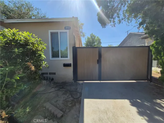 8913 Rathburn Avenue, Northridge, California 91325
