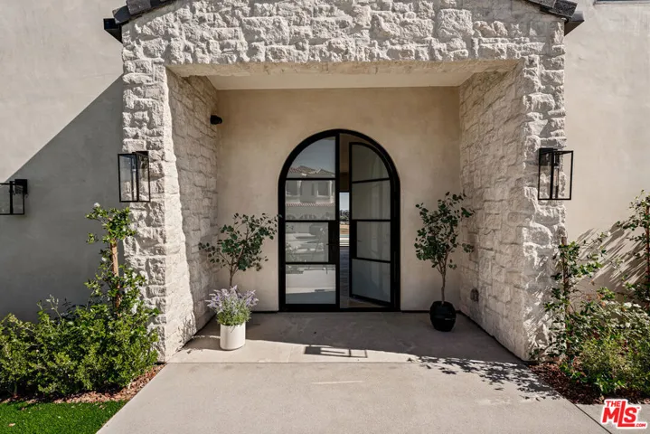 22328 S Summit Ridge Circle, Chatsworth, California 91311