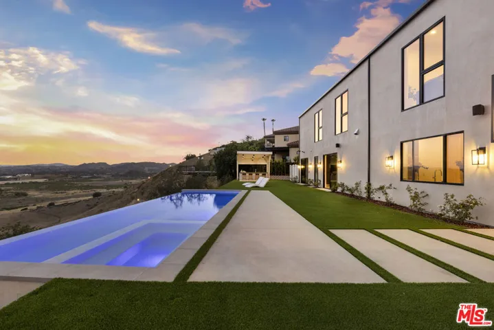 22328 S Summit Ridge Circle, Chatsworth, California 91311