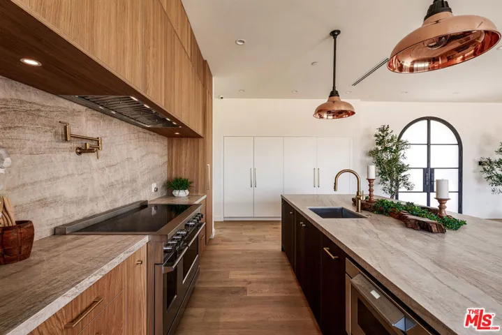 22328 S Summit Ridge Circle, Chatsworth, California 91311