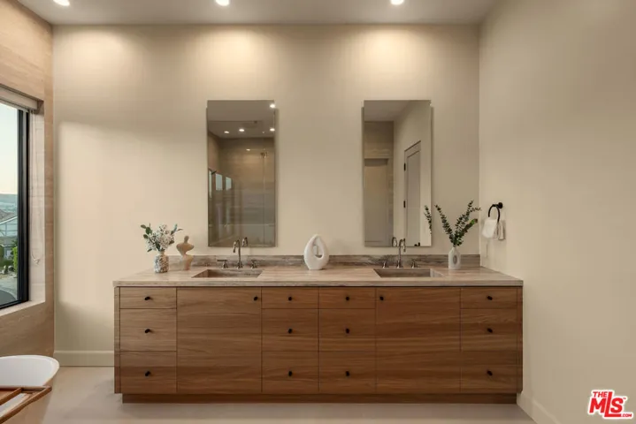 22328 S Summit Ridge Circle, Chatsworth, California 91311