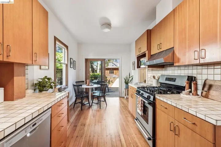4130 Gilbert St, Oakland, California 94611