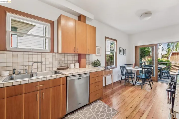 4130 Gilbert St, Oakland, California 94611