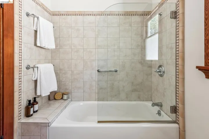 4130 Gilbert St, Oakland, California 94611