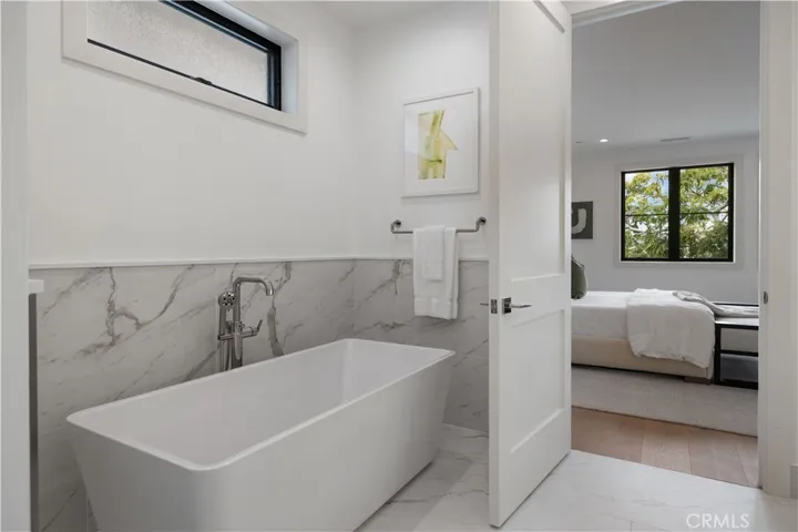 1212 Magnolia Avenue, Manhattan Beach, California 90266
