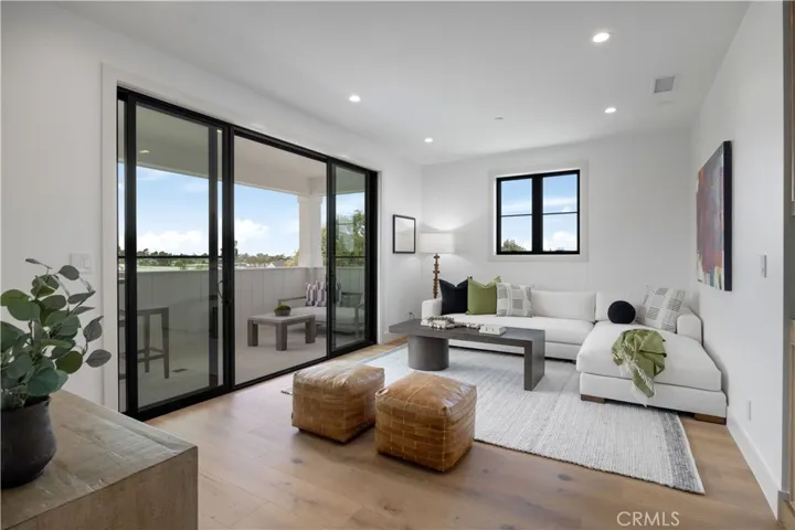 1212 Magnolia Avenue, Manhattan Beach, California 90266
