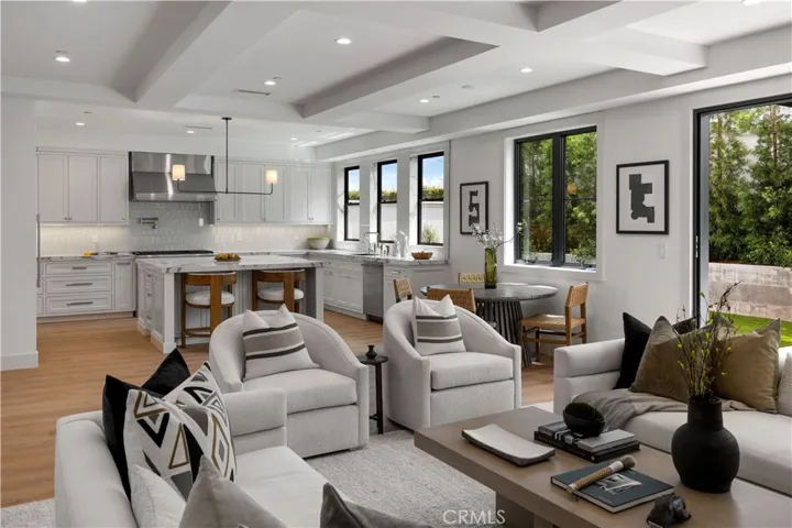 1212 Magnolia Avenue, Manhattan Beach, California 90266