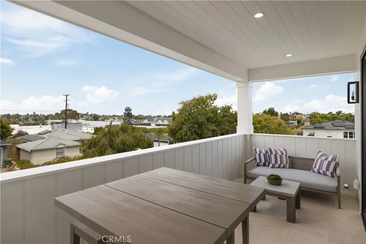 1212 Magnolia Avenue, Manhattan Beach, California 90266