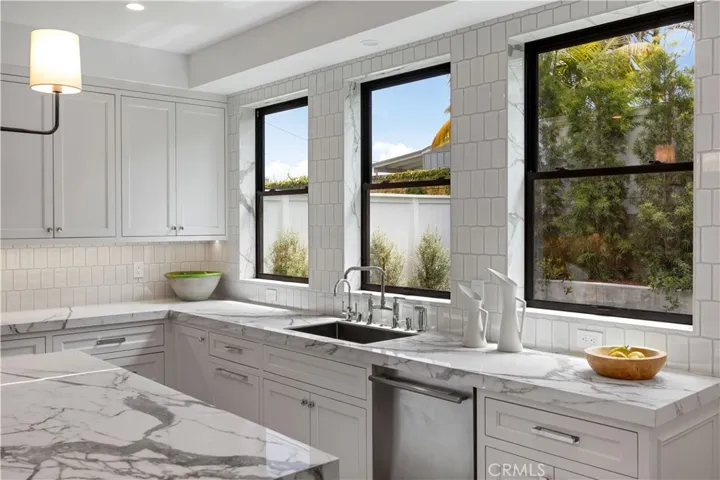 1212 Magnolia Avenue, Manhattan Beach, California 90266
