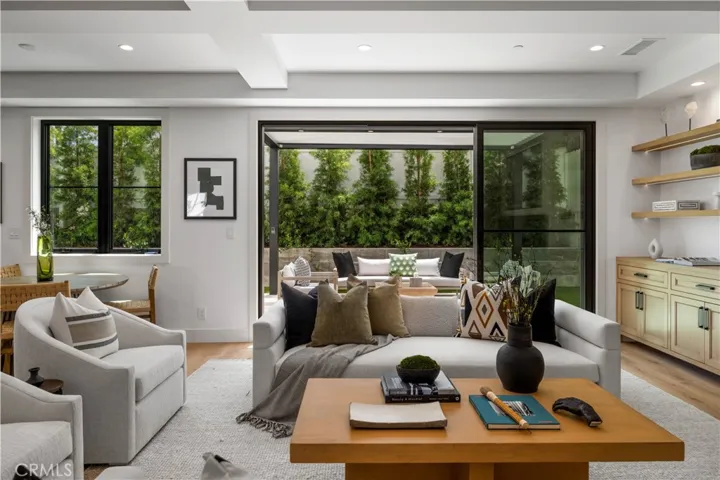 1212 Magnolia Avenue, Manhattan Beach, California 90266