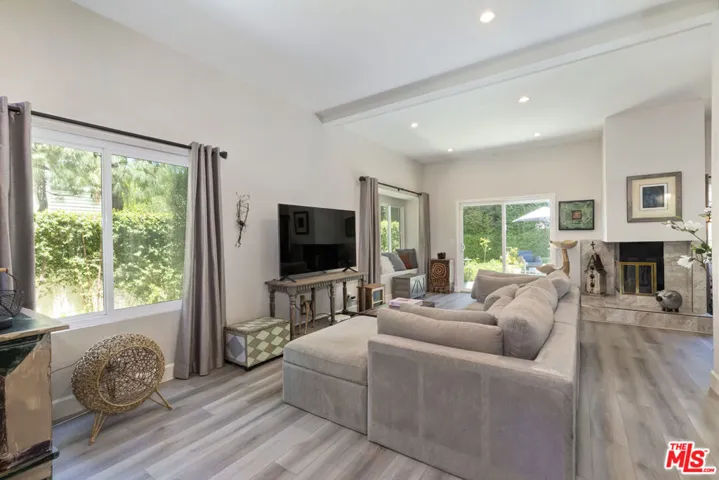 29700 Windsong Lane, Agoura Hills, California 91301
