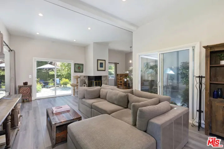 29700 Windsong Lane, Agoura Hills, California 91301