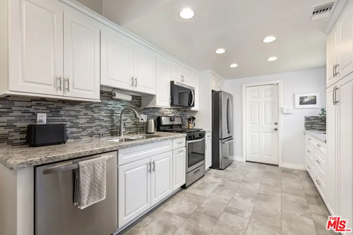 29700 Windsong Lane, Agoura Hills, California 91301