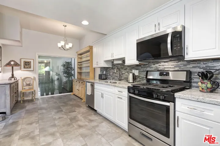 29700 Windsong Lane, Agoura Hills, California 91301