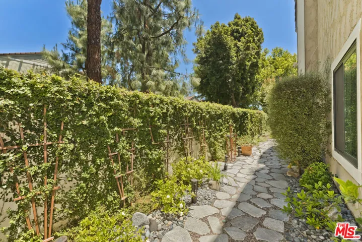 29700 Windsong Lane, Agoura Hills, California 91301