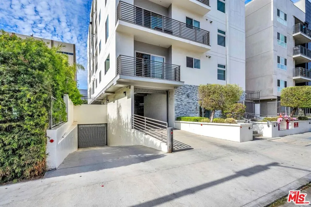 3951 Ingraham Street, Los Angeles, California 90005 — photo 4